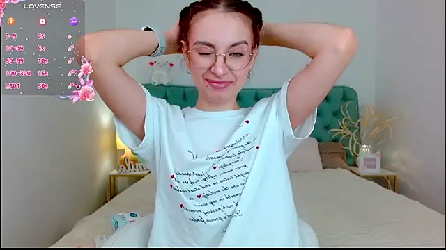 Snapshot of Real_cutie1 chatting on September 10, 2025, 8:52 pm Real cutie1 online show from September 10, 2025, 8:52 pm