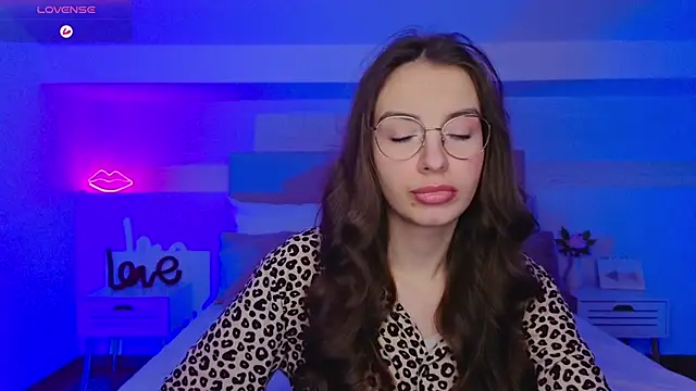 Snapshot of Real_cutie1 chatting on November 16, 2025, 9:08 pm Real cutie1 online show from November 16, 2025, 9:08 pm