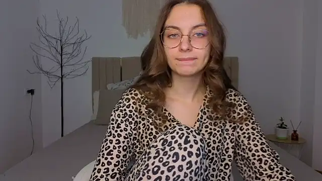 Snapshot of Real_cutie1 chatting on December 1, 2025, 2:18 pm Real cutie1 online show from December 1, 2025, 2:18 pm