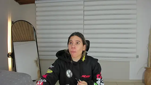 Rachell criss online show from November 30, 2025, 4:02 am