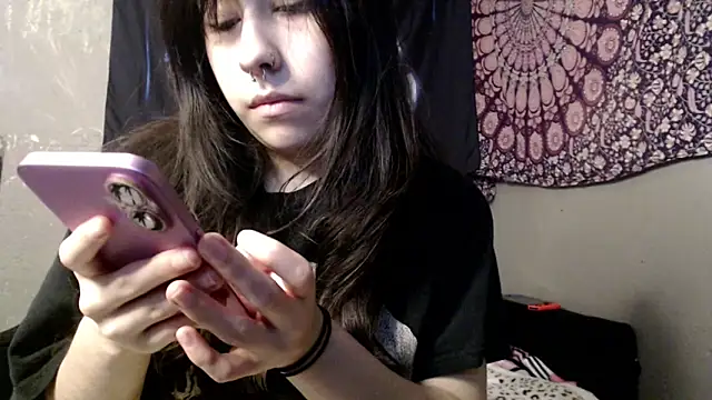 Snapshot of London_Ray chatting on June 5, 2026, 10:37 pm London Ray online show from June 5, 2026, 10:37 pm
