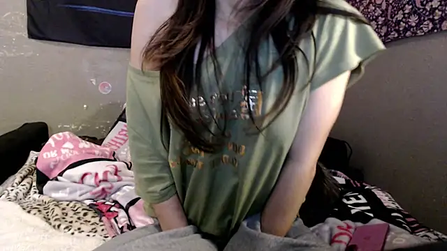 Snapshot of London_Ray chatting on May 10, 2026, 12:36 am London Ray online show from May 10, 2026, 12:36 am