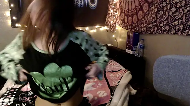 Snapshot of London_Ray chatting on June 21, 2026, 9:42 pm London Ray online show from June 21, 2026, 9:42 pm