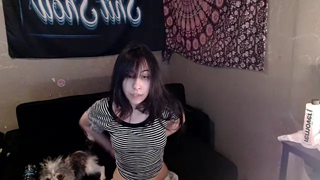 London Ray online show from April 19, 2026, 8:55 pm