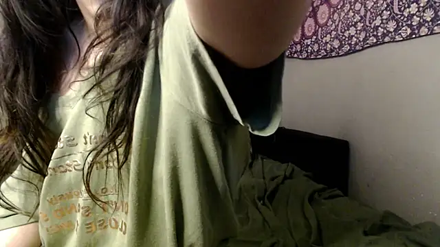 Snapshot of London_Ray chatting on June 6, 2026, 11:32 pm London Ray online show from June 6, 2026, 11:32 pm