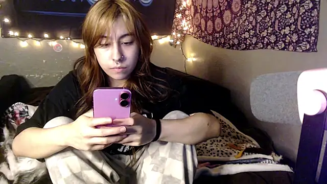 Snapshot of London_Ray chatting on July 11, 2026, 10:43 pm London Ray online show from July 11, 2026, 10:43 pm