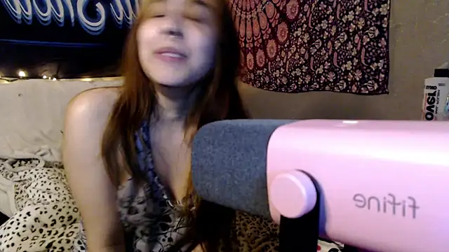 Snapshot of London_Ray chatting on July 23, 2026, 1:58 am London Ray online show from July 23, 2026, 1:58 am