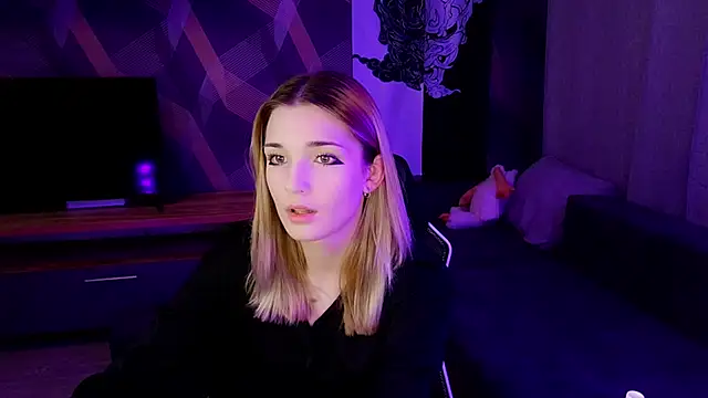 Sandy Belle online show from September 16, 2025, 7:04 pm