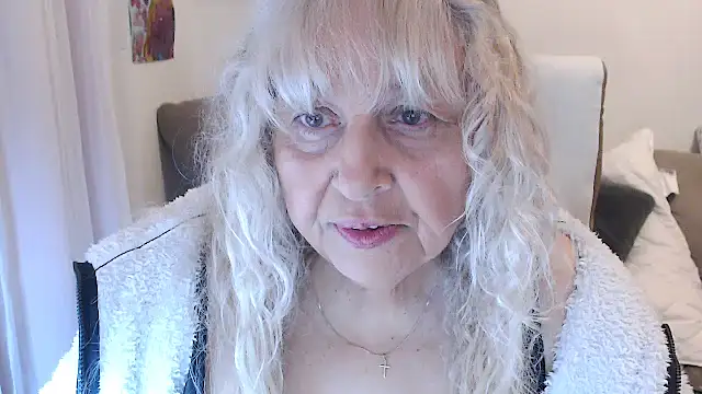 SusiLifeXXX online show from November 19, 2025, 8:20 pm