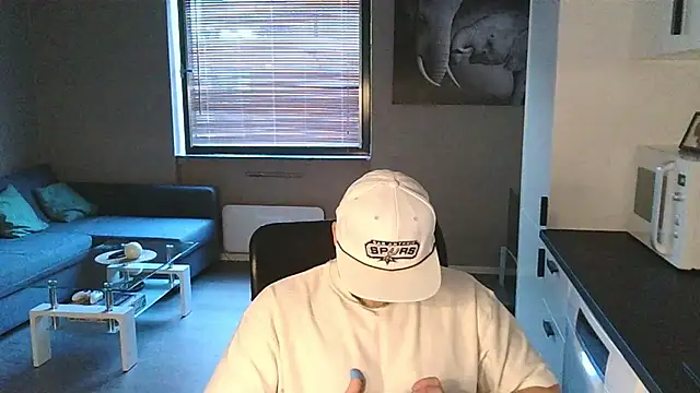 Dartanjanas13 online show from September 12, 2025, 4:18 pm