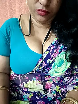 Snapshot of Swetyhoney chatting on October 6, 2025, 6:52 pm Swetyhoney online show from October 6, 2025, 6:52 pm