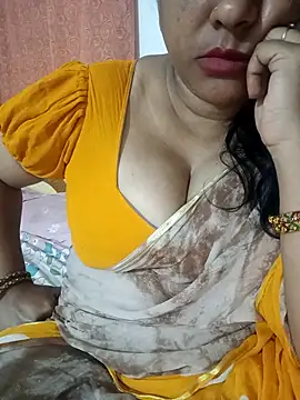 Snapshot of Swetyhoney chatting on October 13, 2025, 8:05 am Swetyhoney online show from October 13, 2025, 8:05 am