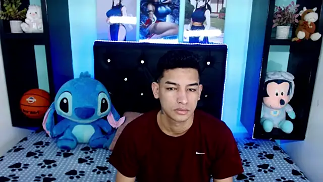 x oliver x online show from November 14, 2025, 2:43 pm