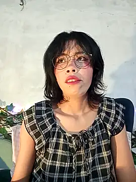 Snapshot of dolliette24 chatting on February 4, 2026, 4:29 am dolliette24 online show from February 4, 2026, 4:29 am