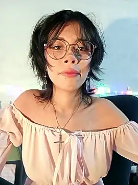 Snapshot of dolliette24 chatting on January 15, 2026, 2:15 am dolliette24 online show from January 15, 2026, 2:15 am