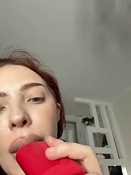 Hannah xBaby online show from October 26, 2025, 1:11 pm