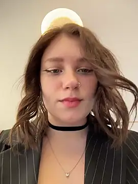 lucy-joy online show from February 17, 2026, 11:18 am