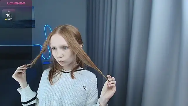 FoxyMira online show from September 12, 2025, 1:22 pm