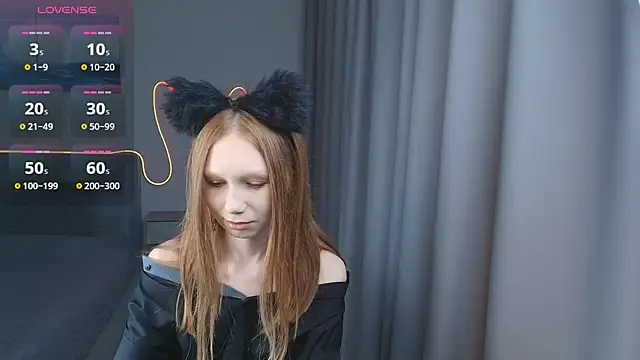 FoxyMira online show from September 23, 2025, 1:29 pm