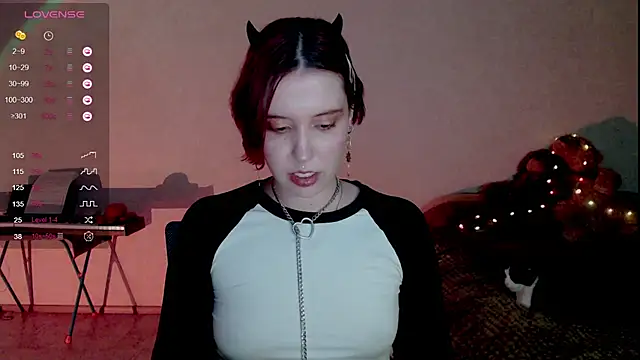 Snapshot of Ruby_Flame chatting on October 14, 2025, 5:46 pm Ruby Flame online show from October 14, 2025, 5:46 pm