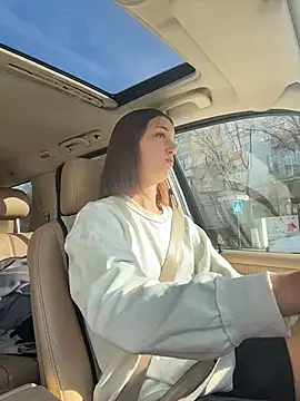 Snapshot of DollyTall chatting on October 31, 2025, 7:27 am DollyTall online show from October 31, 2025, 7:27 am