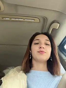 Snapshot of DollyTall chatting on November 6, 2025, 8:40 am DollyTall online show from November 6, 2025, 8:40 am