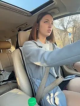 Snapshot of DollyTall chatting on October 29, 2025, 9:52 am DollyTall online show from October 29, 2025, 9:52 am