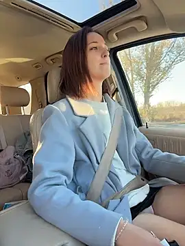 Snapshot of DollyTall chatting on October 22, 2025, 10:47 am DollyTall online show from October 22, 2025, 10:47 am