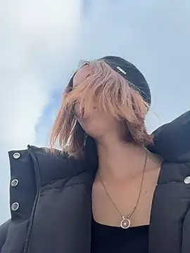 Snapshot of DollyTall chatting on November 11, 2025, 9:37 am DollyTall online show from November 11, 2025, 9:37 am