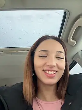 Snapshot of DollyTall chatting on November 12, 2025, 9:35 am DollyTall online show from November 12, 2025, 9:35 am