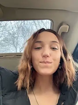 Snapshot of DollyTall chatting on November 13, 2025, 7:45 am DollyTall online show from November 13, 2025, 7:45 am