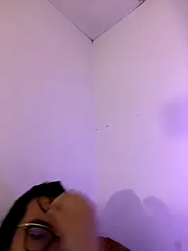 Snapshot of Emily_Taylor2 chatting on November 27, 2025, 4:02 am Emily Taylor2 online show from November 27, 2025, 4:02 am