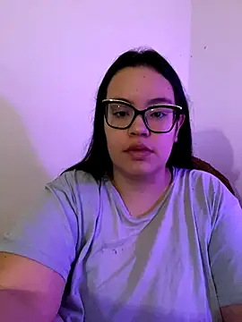 Snapshot of Emily_Taylor2 chatting on November 14, 2025, 2:15 am Emily Taylor2 online show from November 14, 2025, 2:15 am