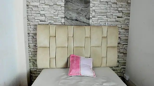 Celesste doll online show from December 4, 2025, 1:21 pm