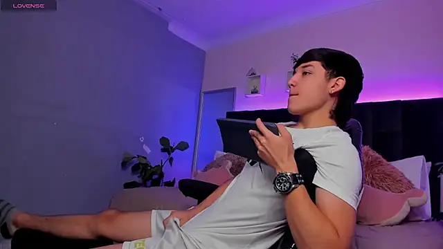 Snapshot of Ares_di_martin chatting on December 2, 2025, 1:46 pm Ares di martin online show from December 2, 2025, 1:46 pm