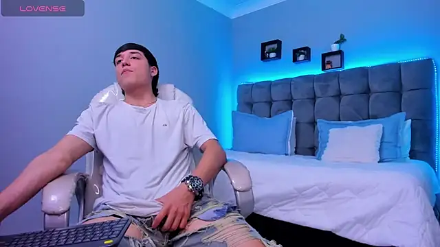 Snapshot of Ares_di_martin chatting on November 28, 2025, 5:40 am Ares di martin online show from November 28, 2025, 5:40 am