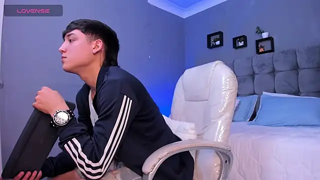 Snapshot of Ares_di_martin chatting on November 14, 2025, 5:33 am Ares di martin online show from November 14, 2025, 5:33 am