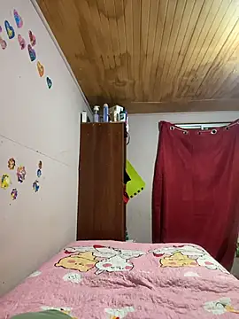 kiittyselenita online show from March 4, 2026, 3:47 am