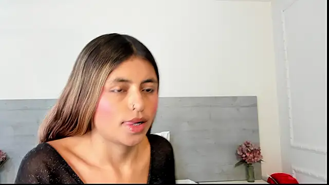 sunnyWhitee online show from March 23, 2026, 7:14 pm