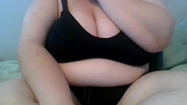 Snapshot of sarahcakes223 chatting on July 24, 2026, 9:00 pm sarahcakes223 online show from July 24, 2026, 9:00 pm