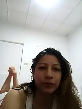 Snapshot of Lisa_Louis chatting on October 17, 2025, 4:53 pm Lisa Louis online show from October 17, 2025, 4:53 pm