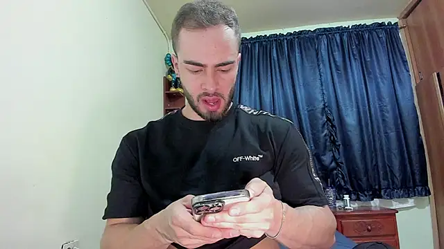 MaxDell online show from November 17, 2025, 10:03 pm