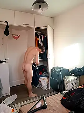 Snapshot of Wilsonn86 chatting on November 17, 2025, 8:40 am Wilsonn86 online show from November 17, 2025, 8:40 am