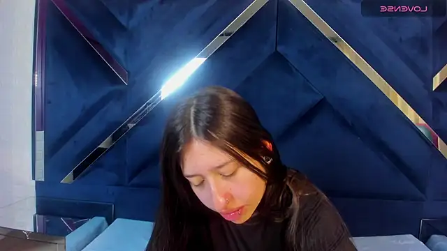 Snapshot of venusmorgan chatting on December 16, 2025, 4:33 pm venusmorgan online show from December 16, 2025, 4:33 pm