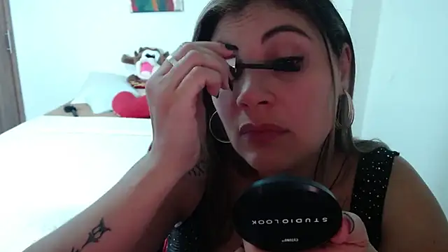 Snapshot of Secret_Bella chatting on October 29, 2025, 11:42 am Secret Bella online show from October 29, 2025, 11:42 am