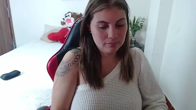 Snapshot of Secret_Bella chatting on November 10, 2025, 12:10 pm Secret Bella online show from November 10, 2025, 12:10 pm