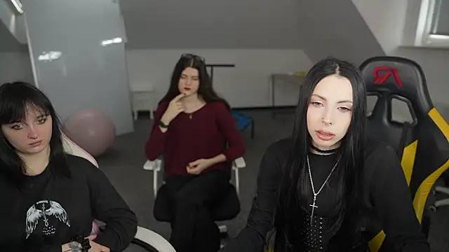 VivianSweet  online show from March 25, 2026, 11:20 am