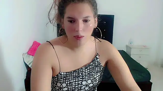 samanthaa hot  online show from February 2, 2026, 9:25 pm