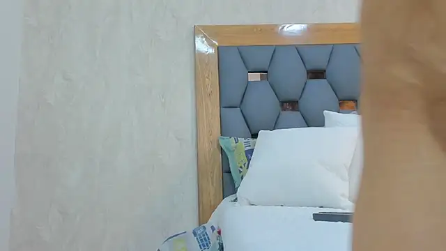 Snapshot of crystal_sm chatting on February 9, 2026, 3:04 am crystal sm online show from February 9, 2026, 3:04 am