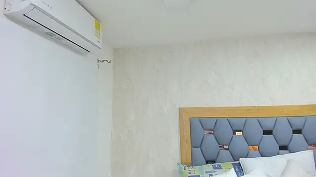 Snapshot of crystal_sm chatting on February 12, 2026, 3:06 am crystal sm online show from February 12, 2026, 3:06 am